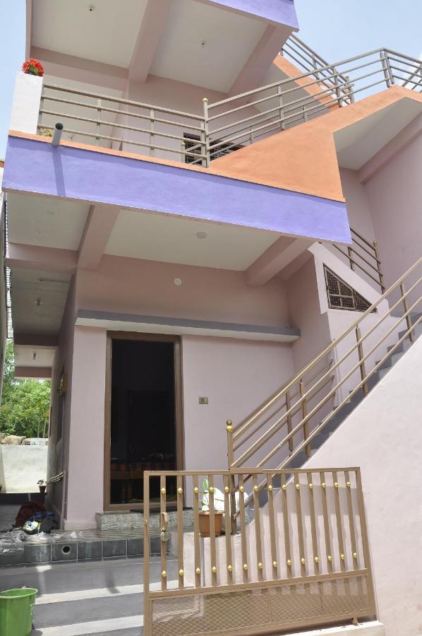 Classic Homestay ฮัมปี ภายนอก รูปภาพ